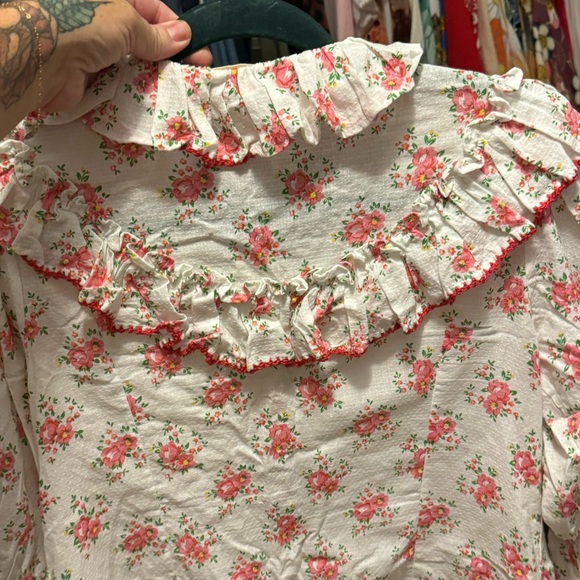 Chasing Unicorns Floral Puff Sleeve Top - Red and White - Picture 4 of 6